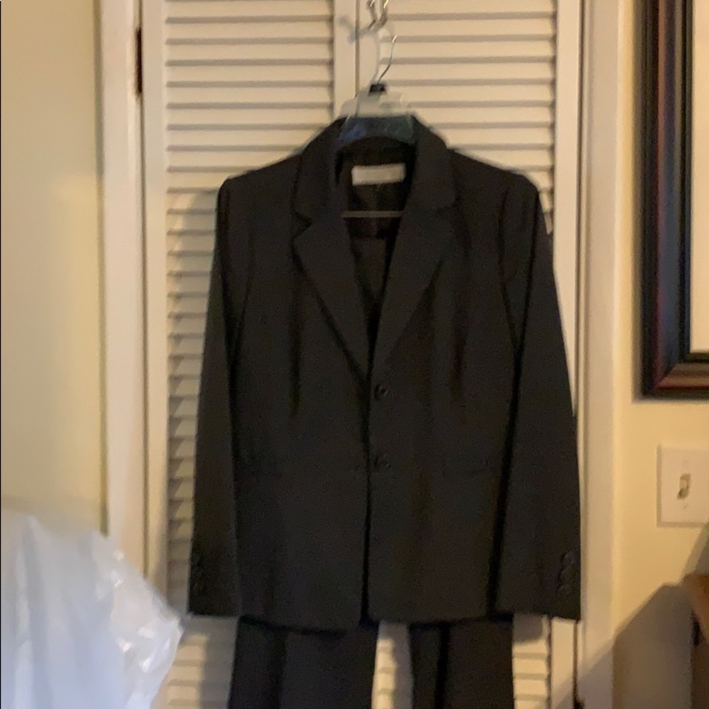 Tahari classic gray suit jacket & pants